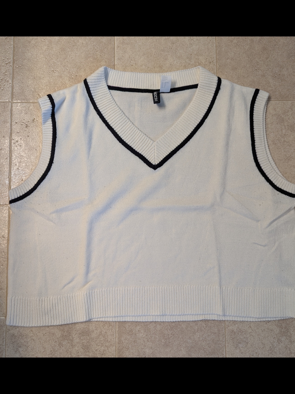 H&M Divided White Knit V-Neck Sweater Vest with Navy Trim